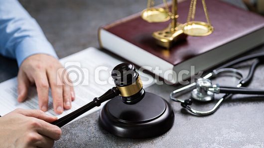 canstockphoto76943767-gavel-stethoscope